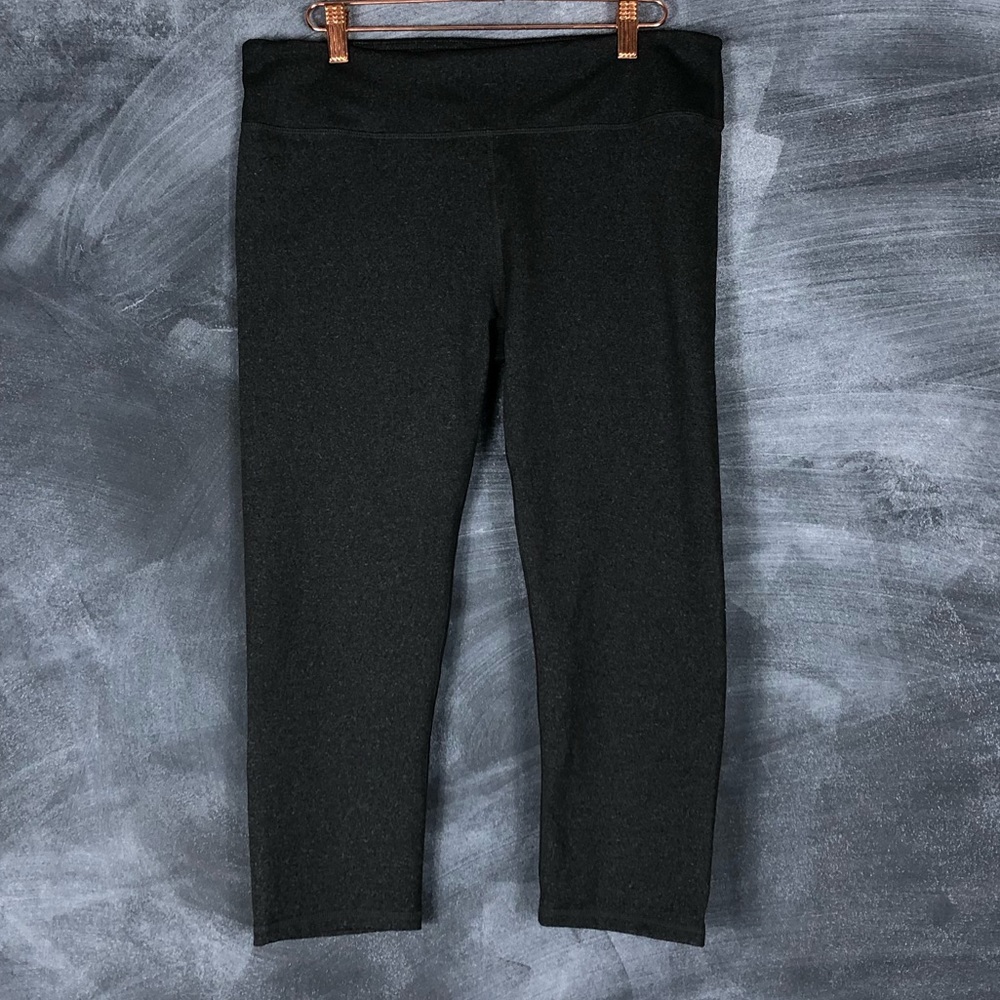 FABLETICS | Gray Capri Crops Workout Gym Yoga Run
